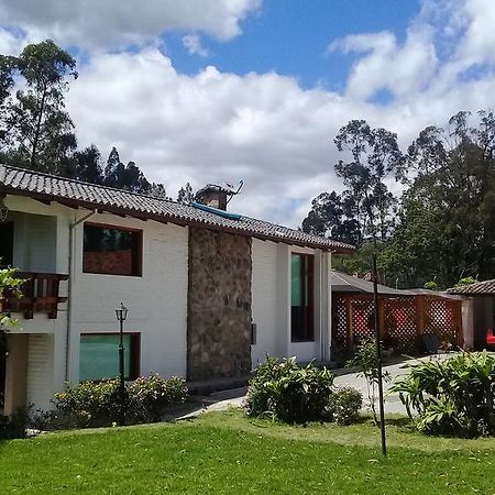 Hosteria Quinta Emilia Quito Exterior foto