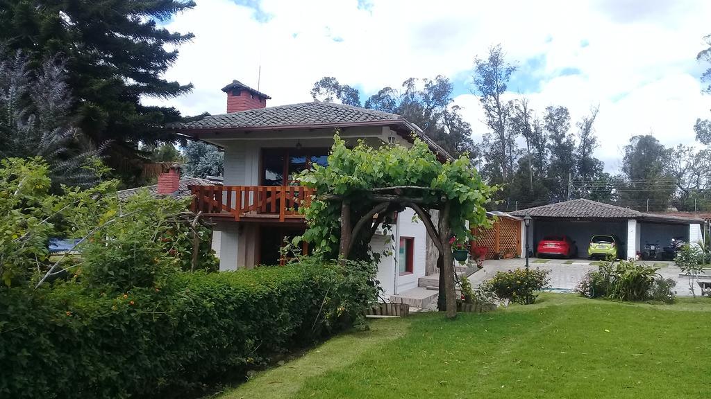Hosteria Quinta Emilia Quito Exterior foto